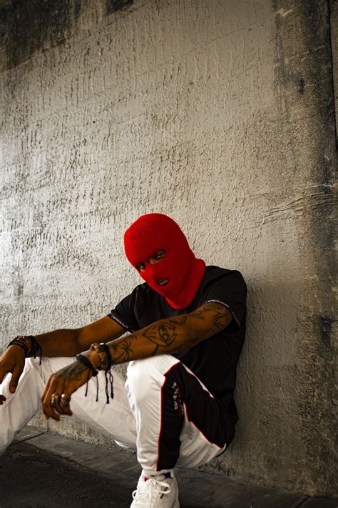 Man Wearing Black Shirt And Red Mask Photo Free Human