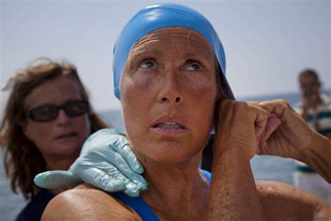 62 Year Old Woman Swimming Strong In Her Attempt To Cross The Florida