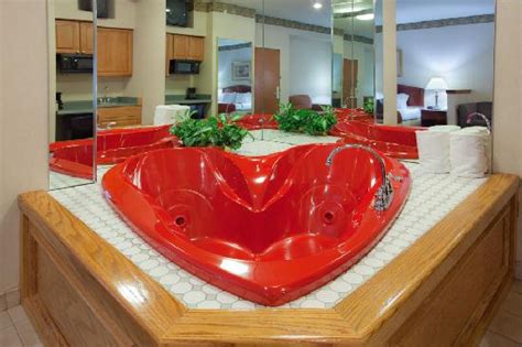 Best bengaluru hotels with hot tubs. King Bed Guest Room - Picture of Holiday Inn Express Great ...