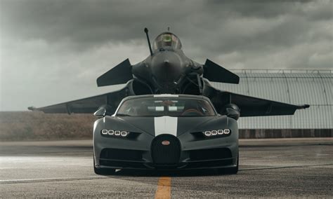 Bugatti Chiron Races Fighter Jet Video Double Apex