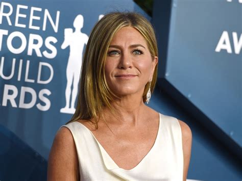 jennifer aniston cut off people who were not vaccinated