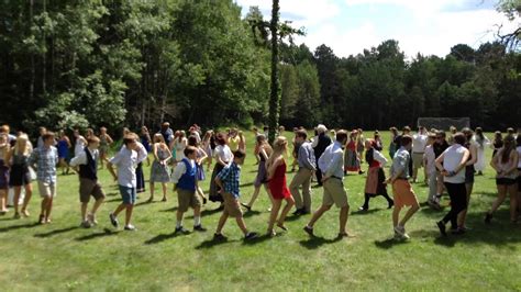 Midsommar och dans kring midsommarstången på färsna gård i norrtälje 2018. 2015 Midsommar promenad 9 små grodorna midsommar 08 02 ...