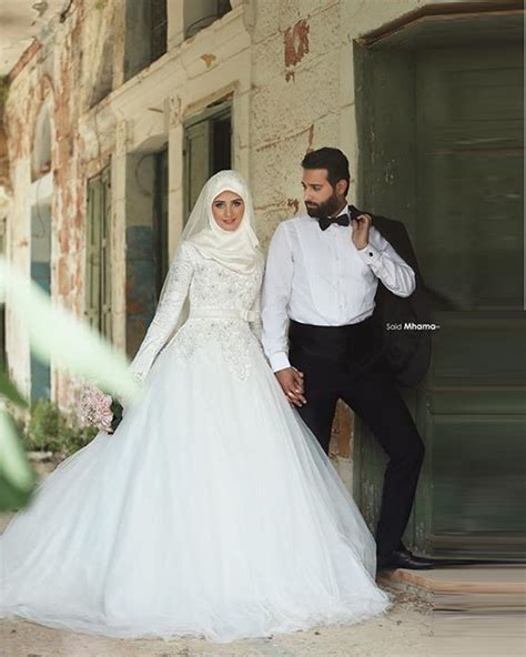 Vintage Arabic Wedding Hijab Long Sleeve Islamic Gowns Satin Ball Gown