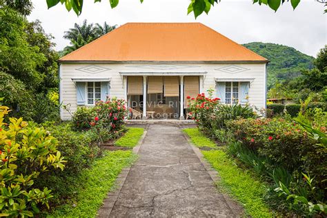 Photo Case Créole Dans Le Village Fleuri De Lentre Deux Lr