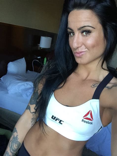 UFC 215 S Ashlee Evans Smith Breaks The Internet With Pre Fight Selfie