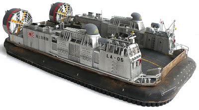 They made two.this is the short one , with canopy.nib. The Great Canadian Model Builders Web Page!: Landing Craft Air Cushion (LCAC)