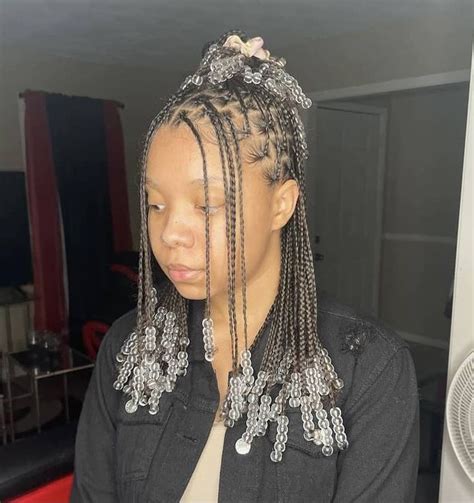 Trendy Short Knotless Braids With Beads Hairstyles Black Beauty