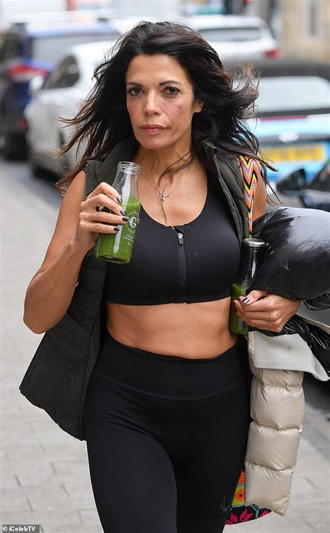 Jenny Powell 50 Shows Off Her Ageless Physique In Tiny Crop Top Daily Mail Online