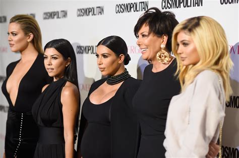 kardashians accused of posting deceptive marketing campaigns cbs news