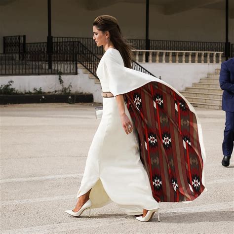 Queen Rania Of Jordan Album On Imgur Fashion Mode Abaya Fashion Fashion Week Modest Fashion
