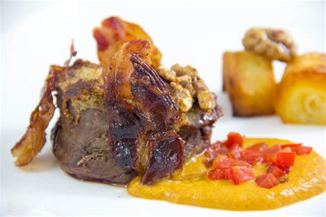Rôti de biche aux noix basse température purée doignon et sauce