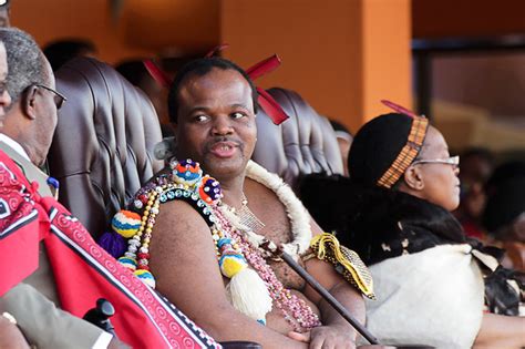 King Mswati Iii And Queen Mother Mtombi In 2012 Umhlanga F Flickr