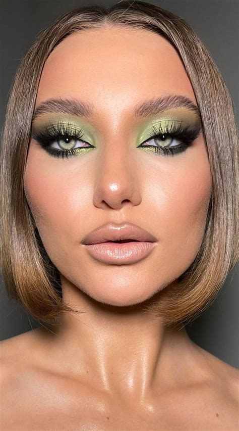 50 Makeup Looks To Make You Shine In 2023 Green Eyeshadow Bob Haircut