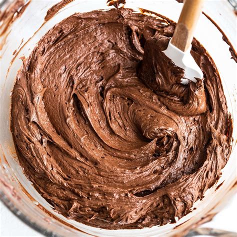 Best Ever Chocolate Buttercream Frosting Handle The Heat