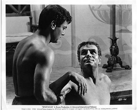 Spartacus Tony Curtis Bare Chested Bathing Laurence Olivier In Bath Rare Photo Tony Curtis