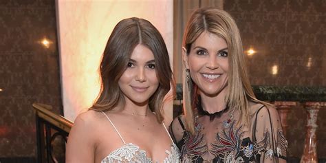 Lori Loughlins Daughter Olivia Jade Was On A Usc Officials Yacht Amid