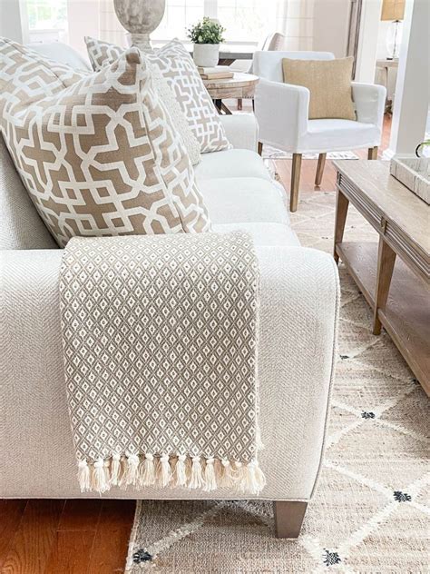 6 Creative Ways To Style Decorative Throws Stonegable