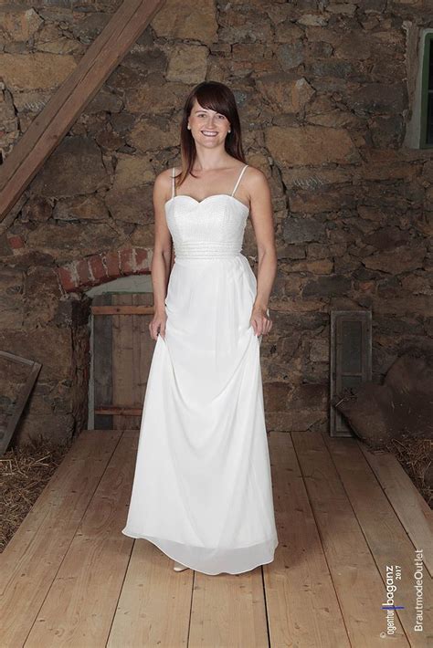 Kollektion lilly brautkleider in femininen silhouetten und edlen details » kollektion diamonds by lilly elegant kurze brautkleider für die edle hochzeit ».liegt, soweit nicht ausdrücklich anders gekennzeichnet, bei lilly brautkleider gmbh. BrautmodeOutletBautzen - Brautmode Kollektion Empire