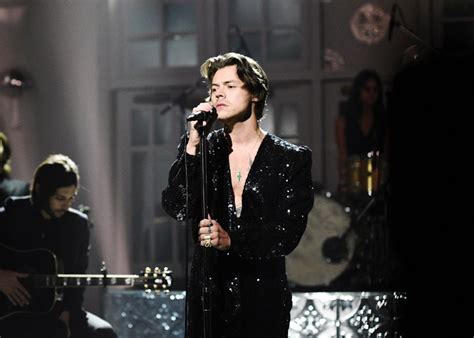 Harry Styles Brit Awards Marc Jacobs Suit Is Just Like Lady Gagas