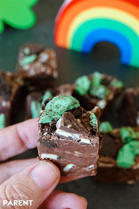 Okay that sounded way creepier than i apparently regular mint oreos just weren't enough. Easy Mint Oreo Fudge • The Simple Parent