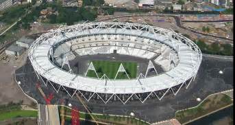 Voorheen speelde west ham united op boleyn groundmaar dit stadion voldeed niet meer aan de behoefte van de club. West Ham på Det olympiske Stadion - Premier League hold i ...