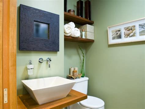 Horizontal board and batten walls make a statement in this simple bathroom. 10 Savvy Apartment Bathrooms | HGTV