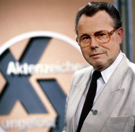 Im zdf wurde am mittwoch in der sendung aktenzeichen xy. Eduard Zimmermann ist tot: "Ganoven-Ede" - Die Karriere ...