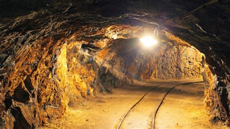 Metode Penambangan Emas Underground Hard Rock Mining