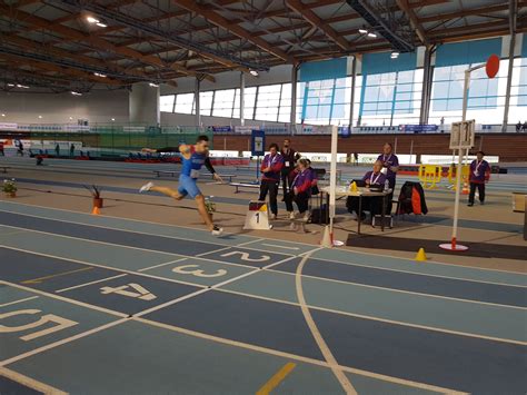 Van niekerk on his way to the 400m world record at the rio olympics. Russia's Muratov breaks 400m world record at indoor ...