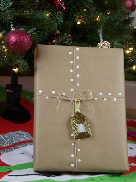 Christmas T Wrapping Ideas Using Kraft Paper Southern Couture