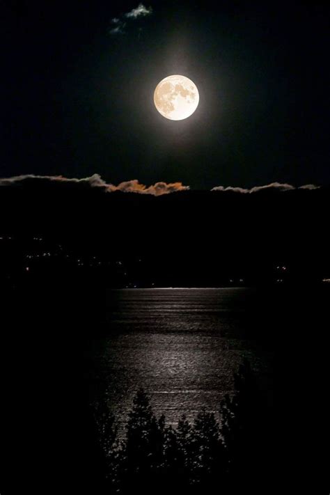 Amazing Moon Over Lake Tahoe December 3 2017 Taken By Ernest Brasard