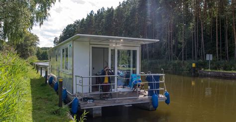 Klicken sie auf die gewählte kleinanzeige um details und bilder zu sehen und entdecken sie über die suche günstige angebote zu niedrigen mietpreisen auch von privat direkt vor ort. Barrierefrei mit dem Febomobil | Hausboot mieten, Hausboot ...