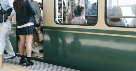 Japoneses Pervertidos Ainda Atacam Mulheres No Transporte P Blico Mesmo