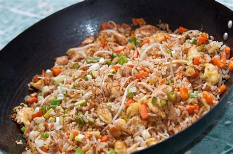 Cocinar arroz es una metáfora de cocinar la felicidad. Receta de arroz chino o frito