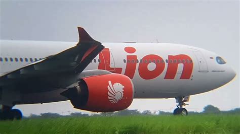 Penerbangan Pesawat Umroh Lion Air Airbus A Plane Spotting Januari