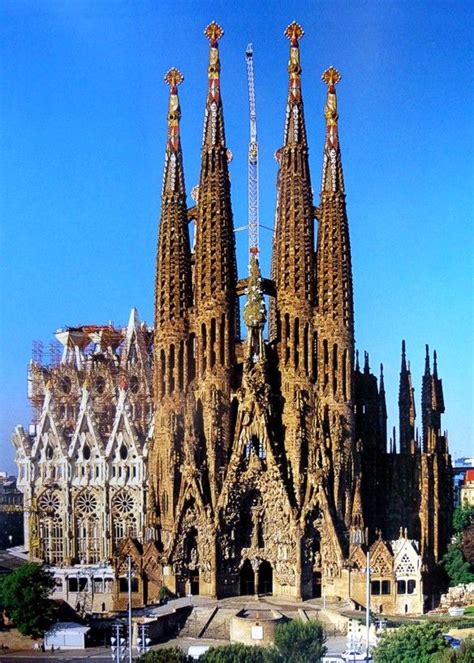 Veja mais ideias sobre espanha, barcelona, modernismo. Templo Expiatório da Sagrada Família - Barcelona, Espanha ...