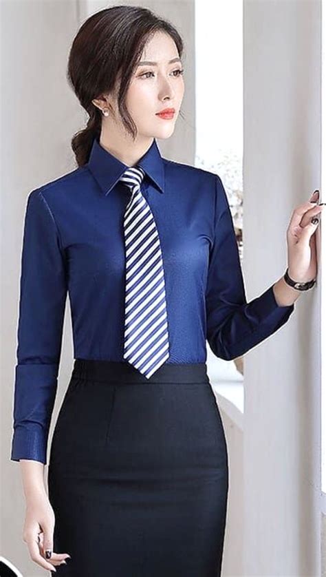 Pin By Y H On Suits And Business Wear Women Wearing Ties Women In