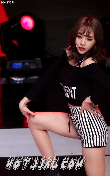 2011년에 5인조 그룹으로 데뷔한 이래 연이은 라인업 교체가 있었으며, 4장의 미니 음반을 발매했다. HOTJJAL.COM: 브레이브걸스 은지 롤린 직캠 움짤 / BRAVE GIRLS EUNJI ROLLIN ...
