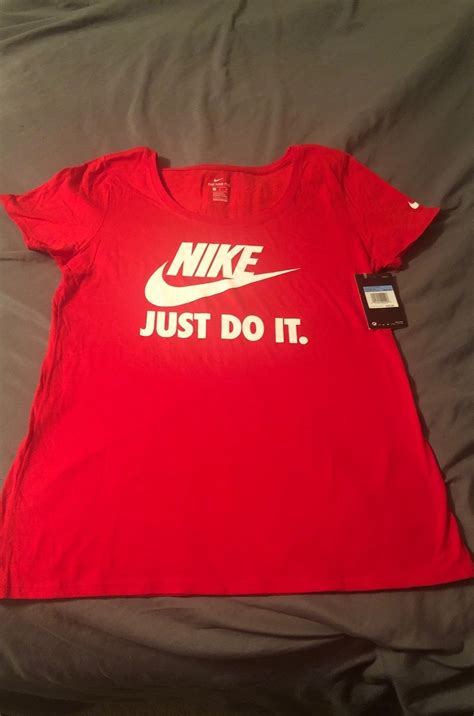 New With Tags Red Women’s Size Medium Nike T Shirt Nike Shirts Nike Tshirt Nike Women