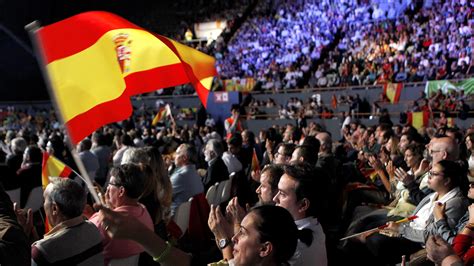 Ayúdanos a hacer españa grande otra vez Vox llena Vistalegre con la "España viva" de la "resistencia"