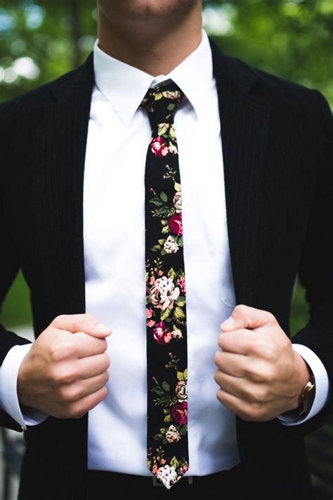 Black Skinny Floral Tie 2'' Groomsmen Skinny Tie | Etsy | Skinny floral tie, Floral tie, Skinny ties