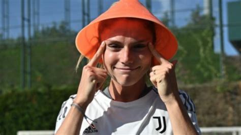 Une Joueuse De La Juventus Critiquée Pour Un Geste Raciste Photo