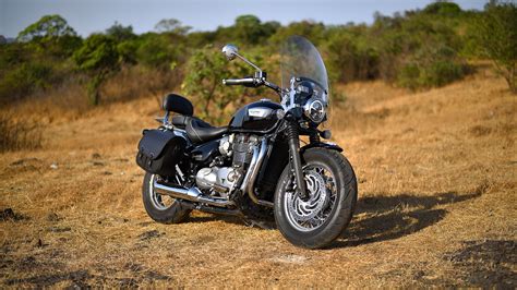 The motorcycle has been priced at inr 11,11,500 also read: Triumph Bonneville Speedmaster 2018 - Price, Mileage ...
