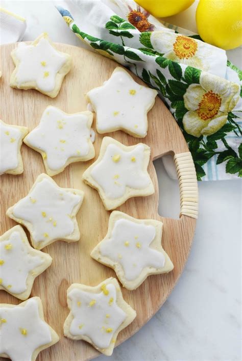 Topped with a lemon buttercream, this is the perfect summer dessert! The Best Lemon Shortbread Cookies | Sizzling Eats