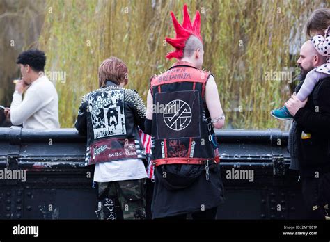 London Punks With Mohican At Camden Market London Stock Photo Alamy