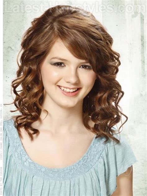 You can use weave or your natural hair when designing this hairstyle. Curly hairstyles with fringe