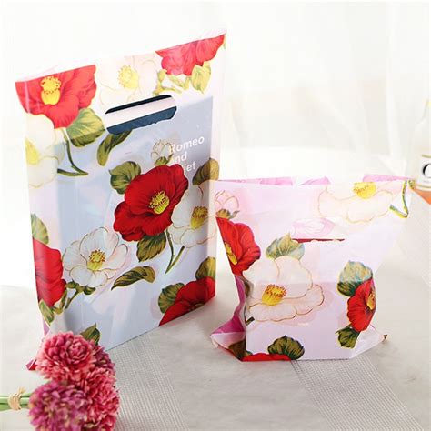 New Style Red Flower Plastic T Bags With Handles 100pcslot 1520cm