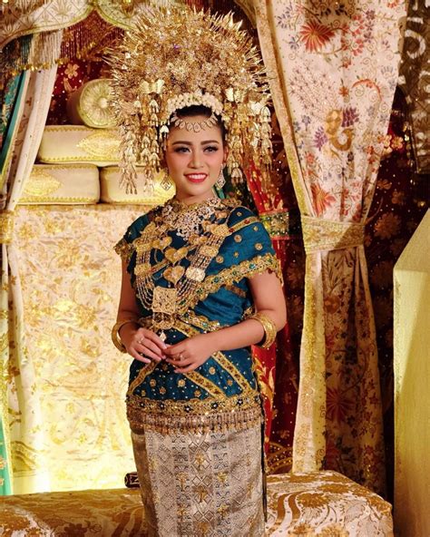Indonesia National Costume Female Kebaya Indonesia S National Costume