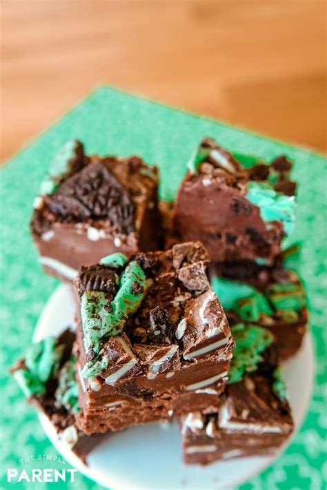 4once the skin has formed on top, give it a good stir and put in the mint oreo chocolate and stir. Easy Mint Oreo Fudge • The Simple Parent