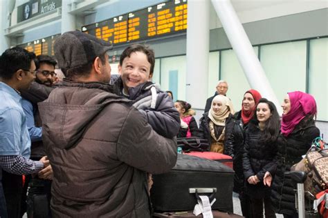 welcome to canada ont sponsors greet early syrian refugee arrivals ctv news